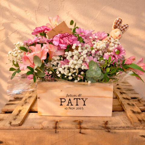 caja de madera personalizada con flores