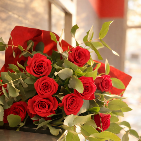 El ramo de rosas rojas