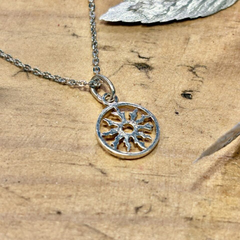 Colgante Eguzkilore Plata, amuleto protector