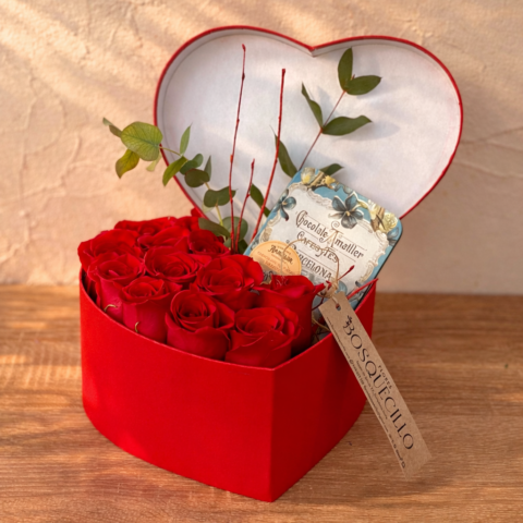 Caja rosas y bombones en forma de flor