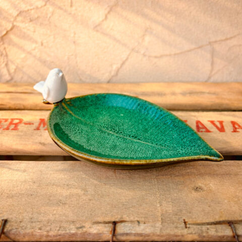 Hoja verde con pajarito