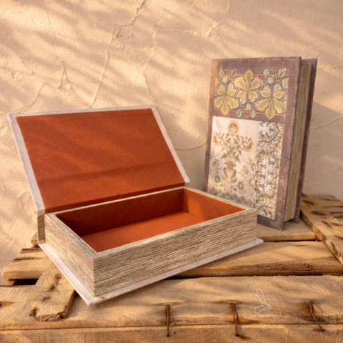 Caja-libro antiguo